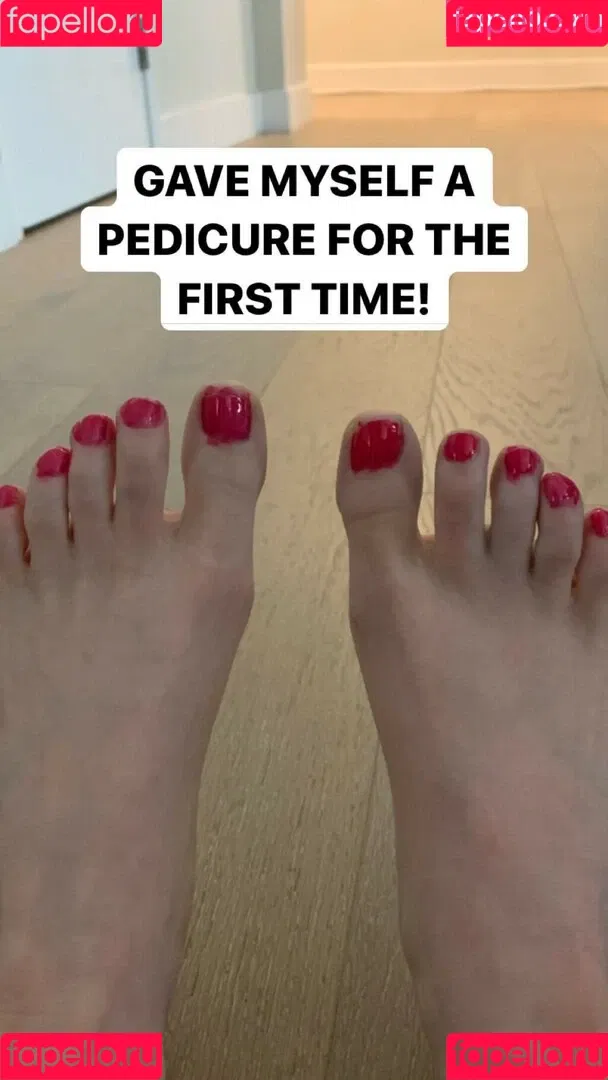 Allison Raskin Onlyfans Photo Gallery 