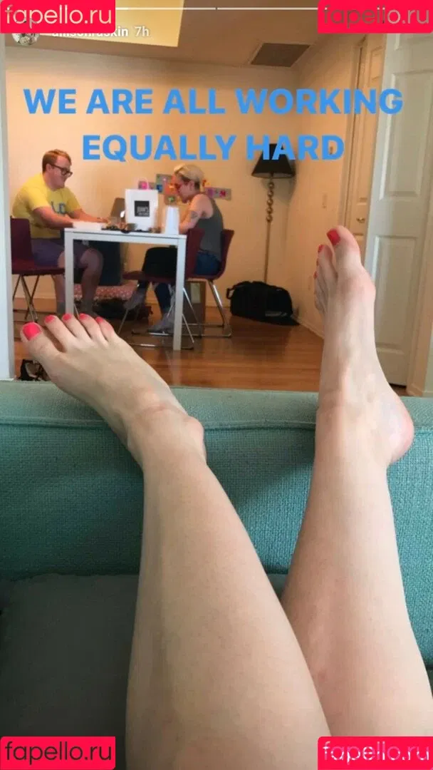 Allison Raskin Onlyfans Photo Gallery 