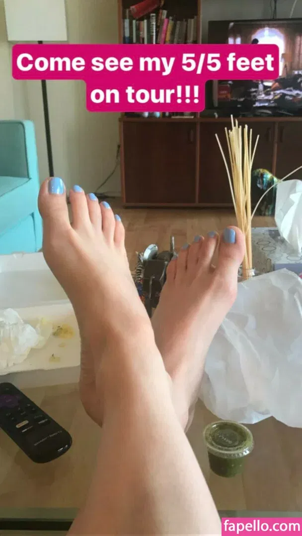 Allison Raskin Onlyfans Photo Gallery 