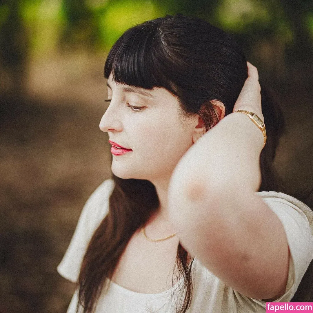 Allison Raskin Onlyfans Photo Gallery 