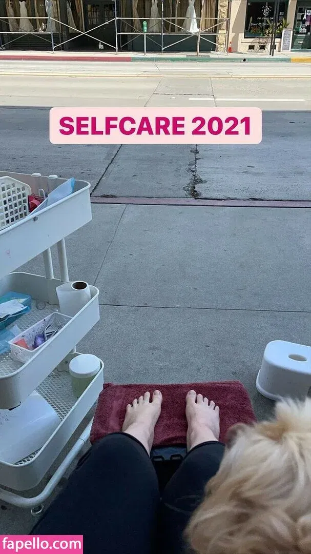 Allison Raskin Onlyfans Photo Gallery 