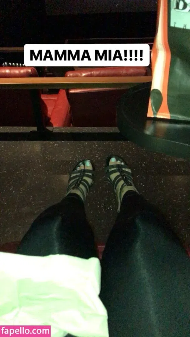 Allison Raskin Onlyfans Photo Gallery 