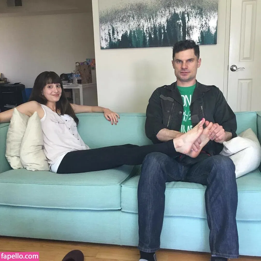 Allison Raskin Onlyfans Photo Gallery 