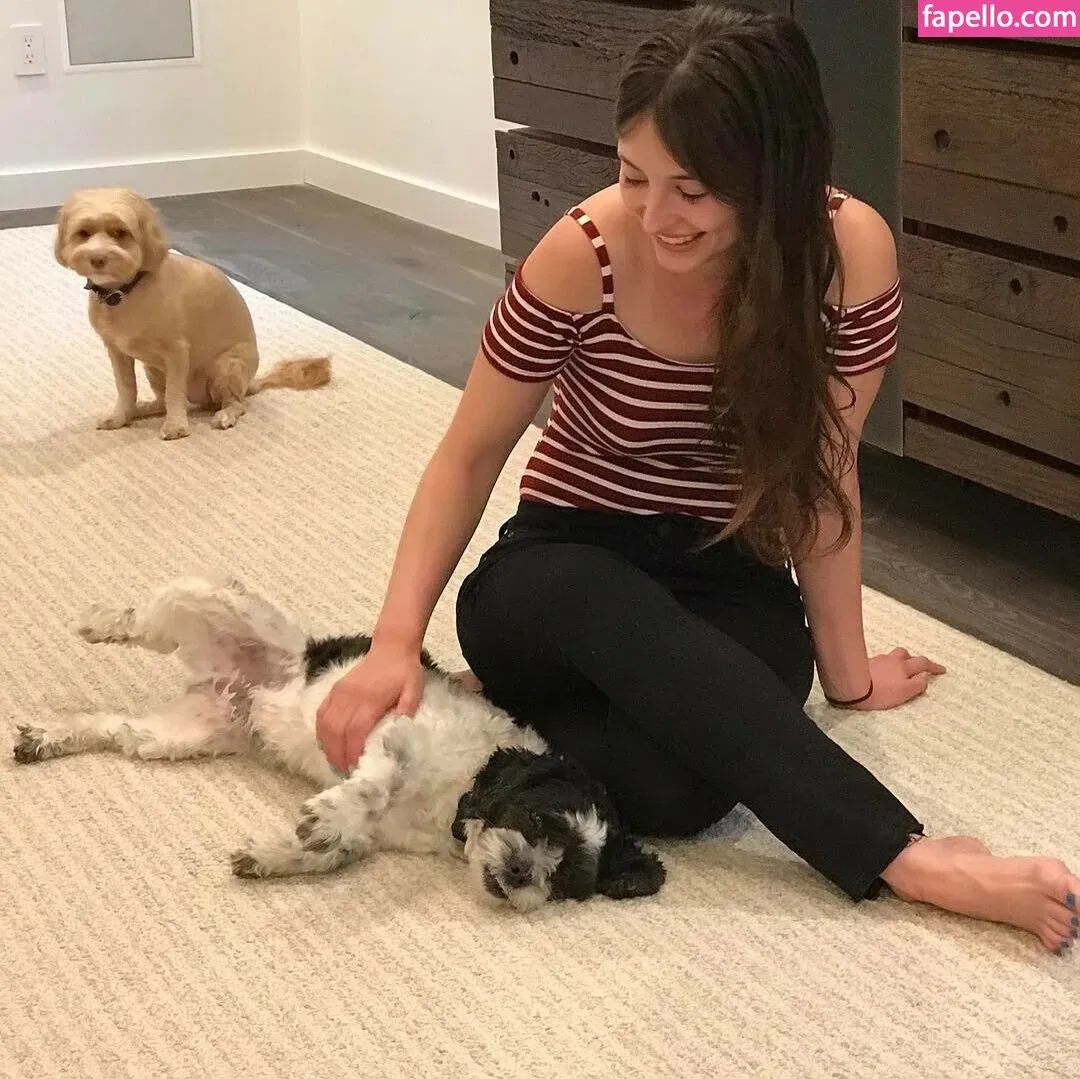 Allison Raskin Onlyfans Photo Gallery 