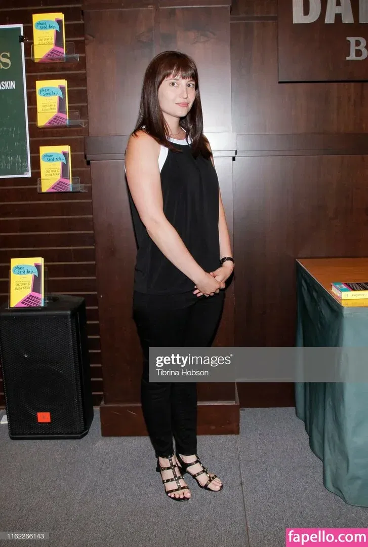 Allison Raskin Onlyfans Photo Gallery 