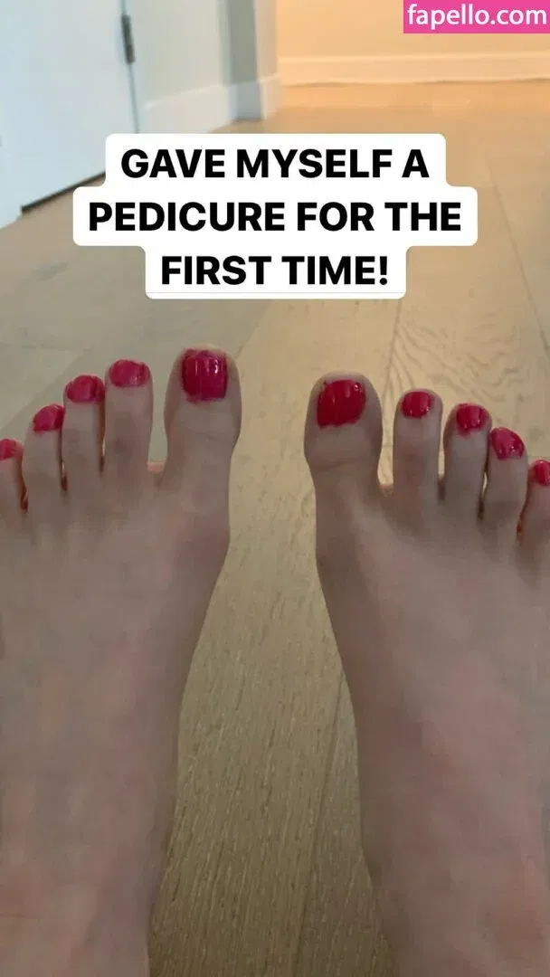 Allison Raskin Onlyfans Photo Gallery 