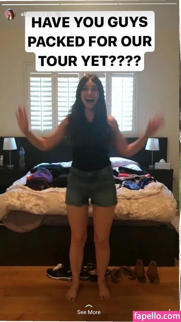 Allison Raskin Onlyfans Photo Gallery 