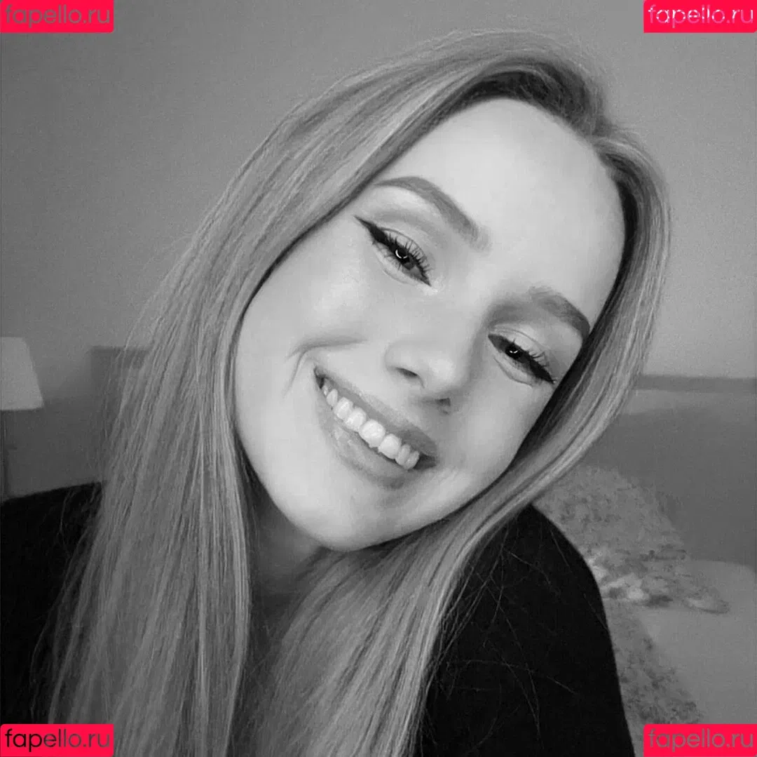 Nadine von relaxASMR Onlyfans Photo Gallery 