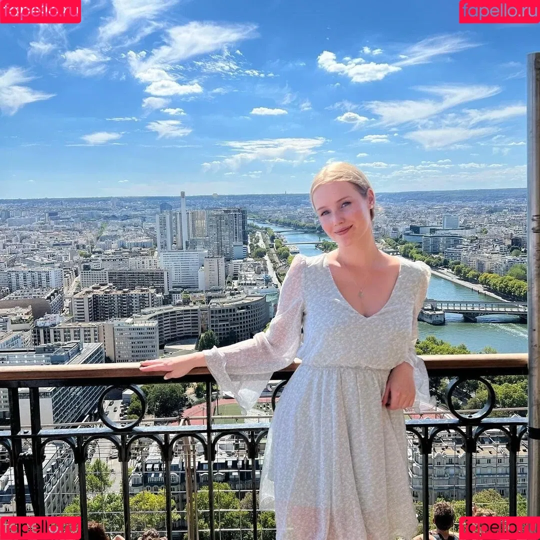 Nadine von relaxASMR Onlyfans Photo Gallery 