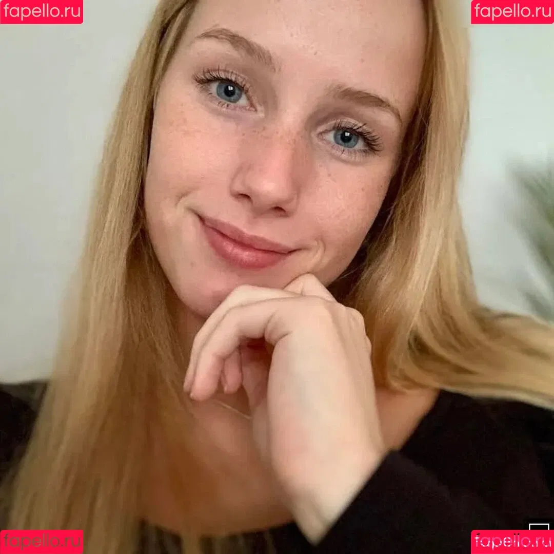 Nadine von relaxASMR Onlyfans Photo Gallery 