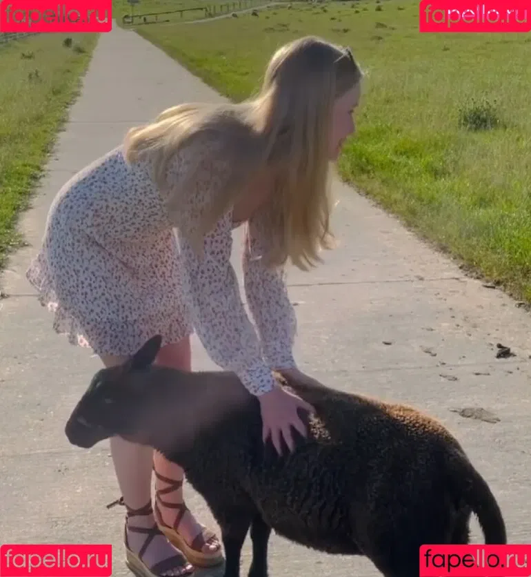 Nadine von relaxASMR Onlyfans Photo Gallery 
