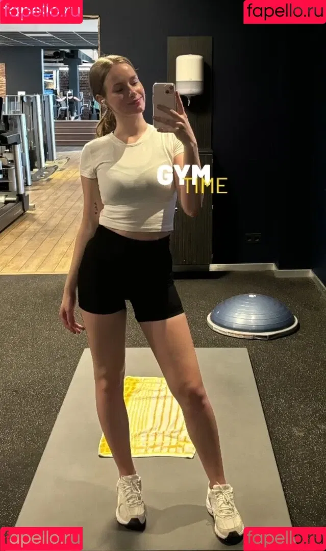 Nadine von relaxASMR Onlyfans Photo Gallery 