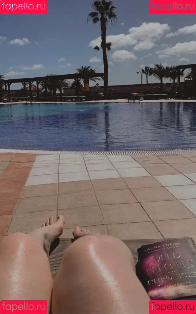 Nadine von relaxASMR Onlyfans Photo Gallery 