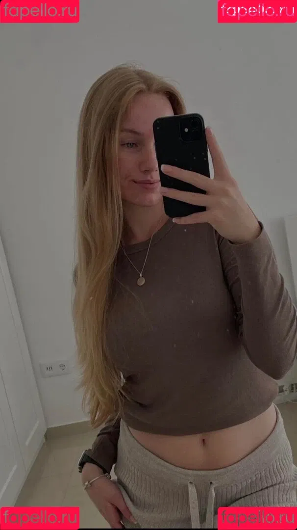 Nadine von relaxASMR Onlyfans Photo Gallery 