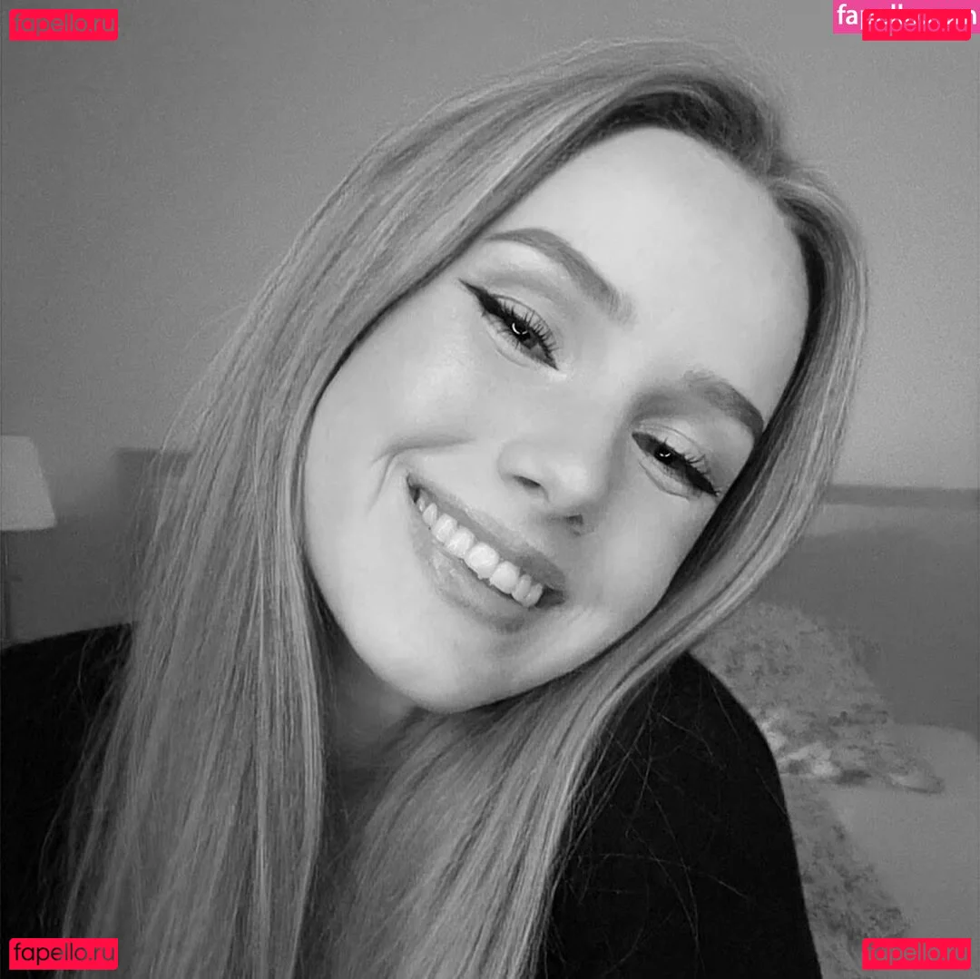 Nadine von relaxASMR Onlyfans Photo Gallery 