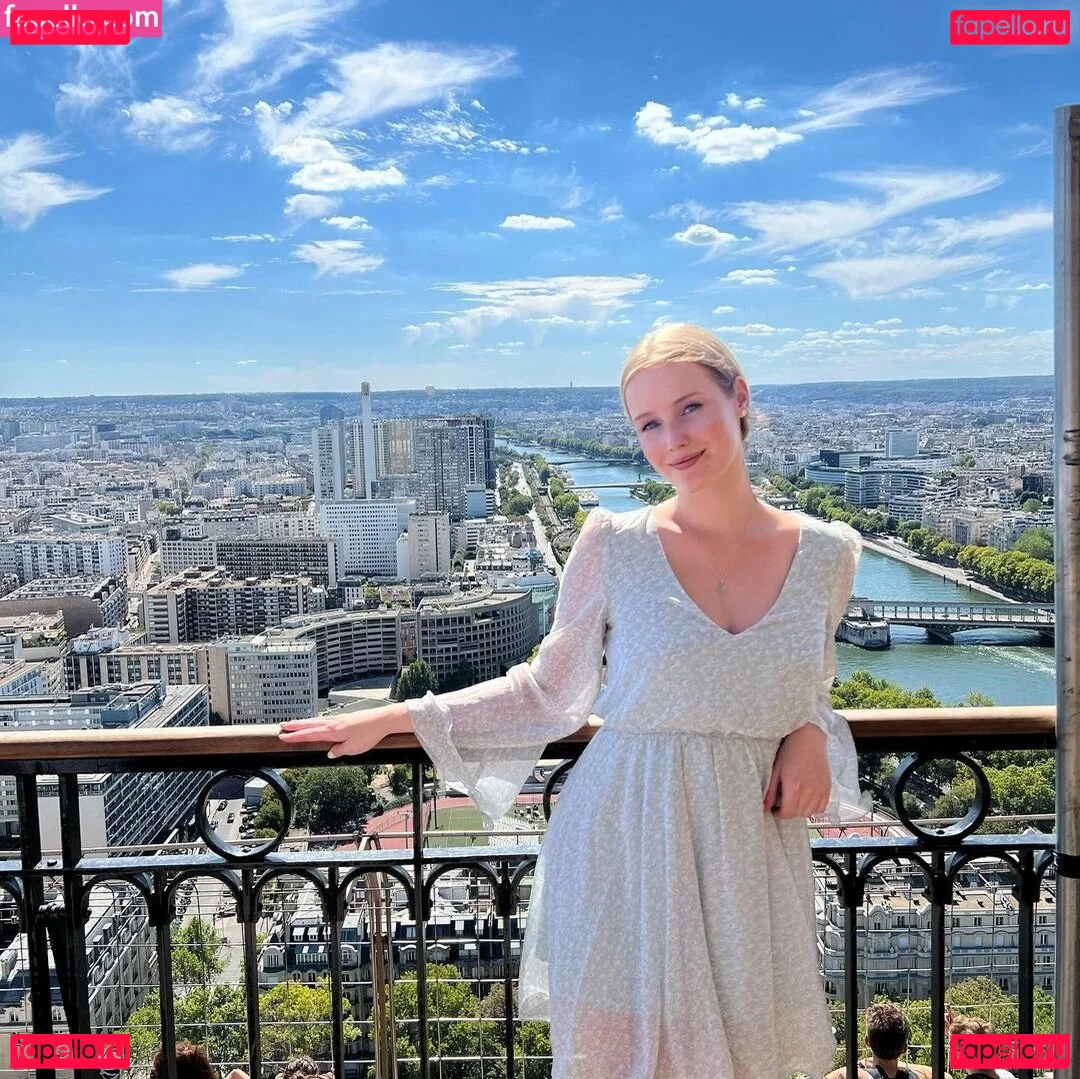 Nadine von relaxASMR Onlyfans Photo Gallery 