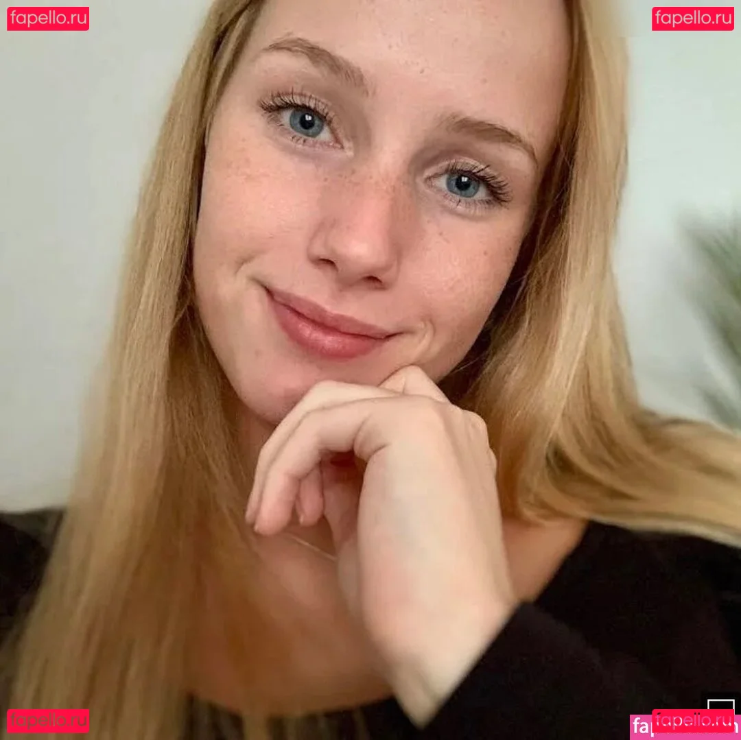 Nadine von relaxASMR Onlyfans Photo Gallery 