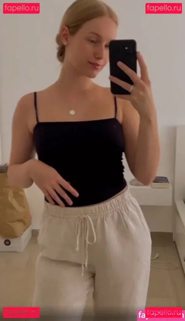 Nadine von relaxASMR Onlyfans Photo Gallery 