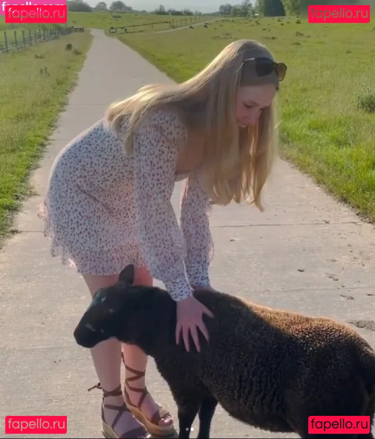 Nadine von relaxASMR Onlyfans Photo Gallery 