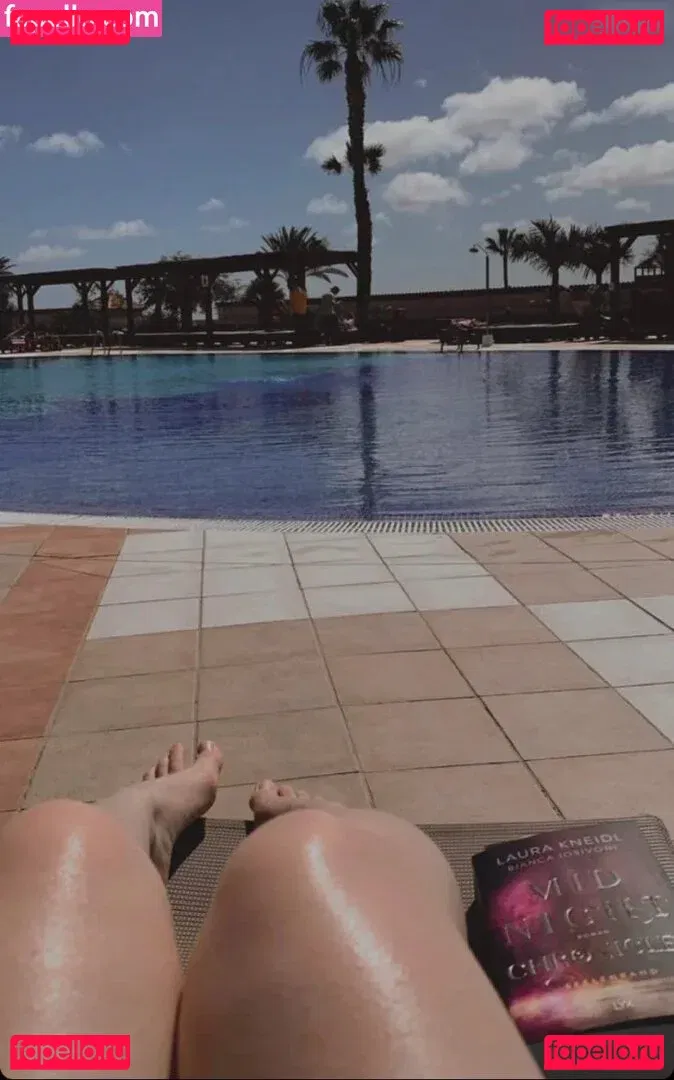 Nadine von relaxASMR Onlyfans Photo Gallery 