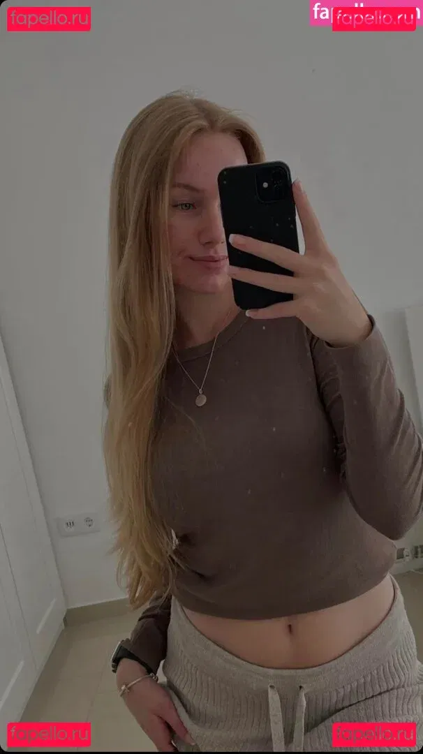 Nadine von relaxASMR Onlyfans Photo Gallery 