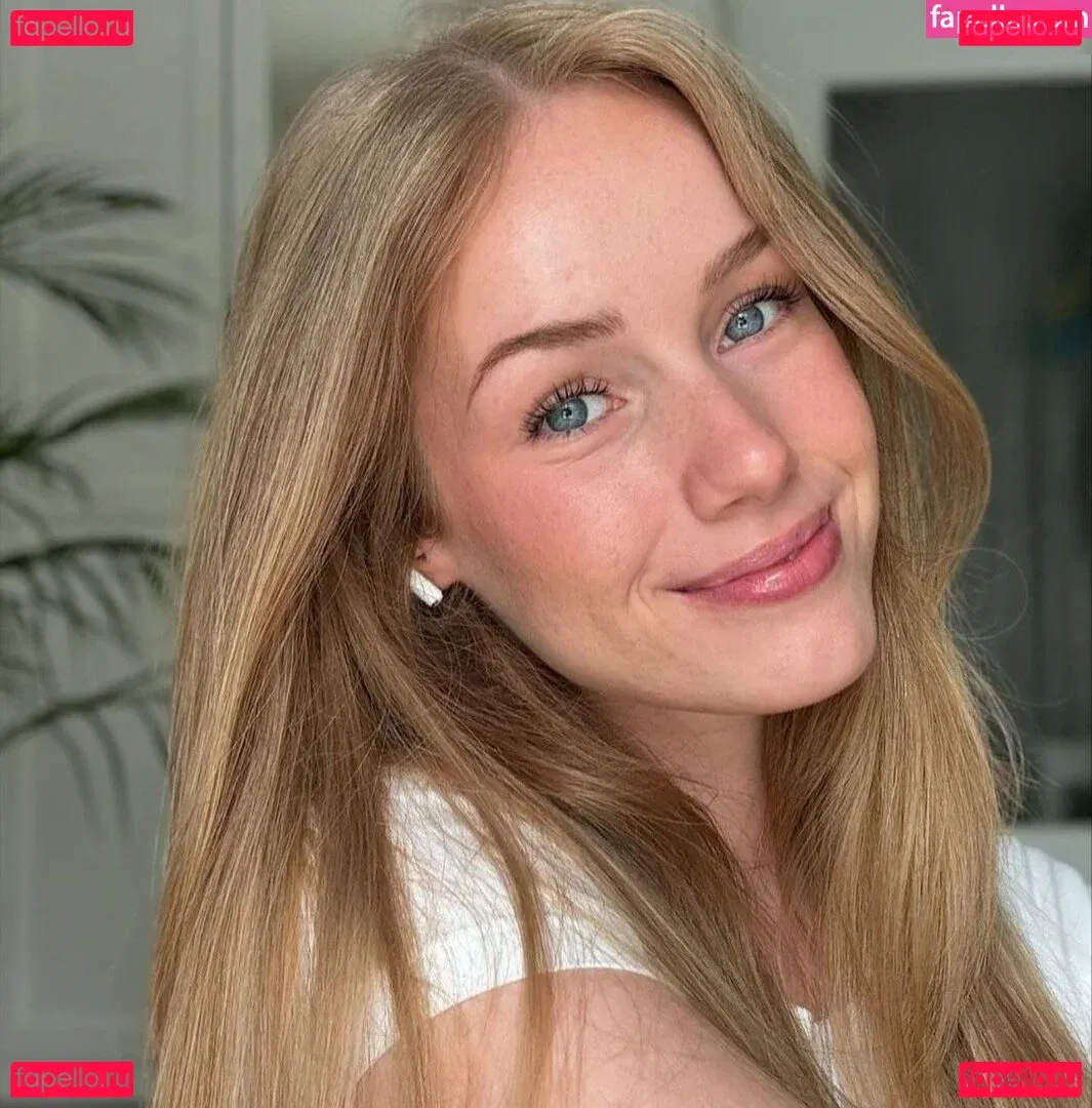 Nadine von relaxASMR Onlyfans Photo Gallery 