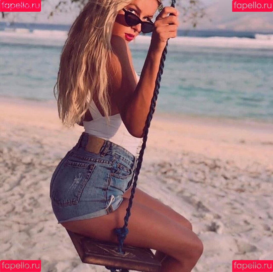 Ariane Schmidt Onlyfans Photo Gallery 