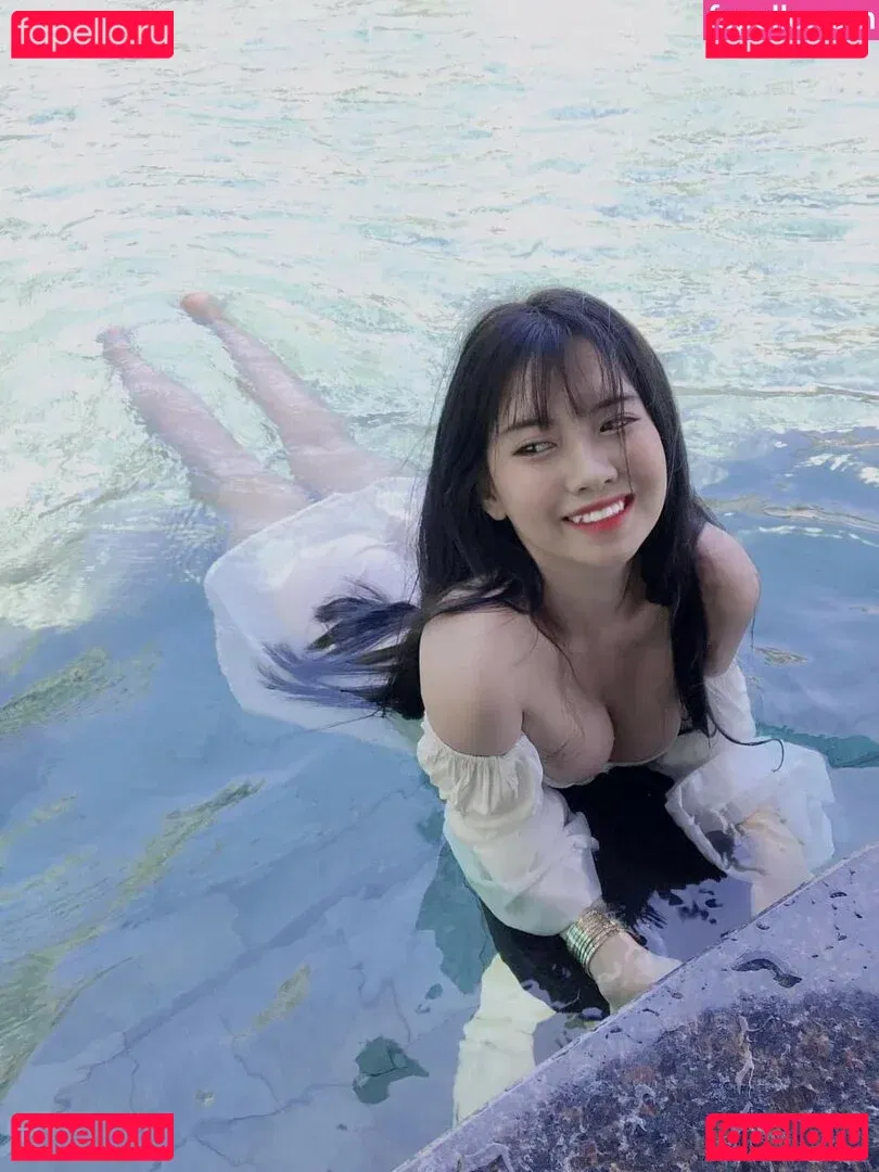 YiYi Onlyfans Photo Gallery 