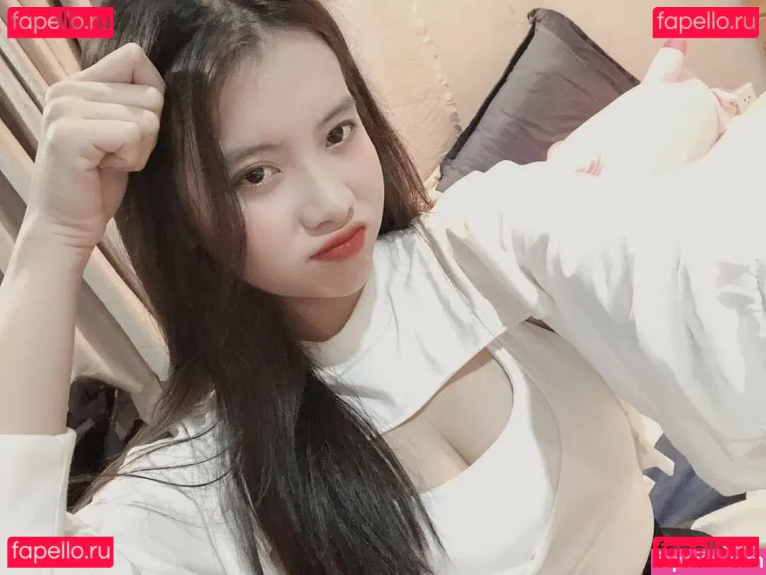 YiYi Onlyfans Photo Gallery 