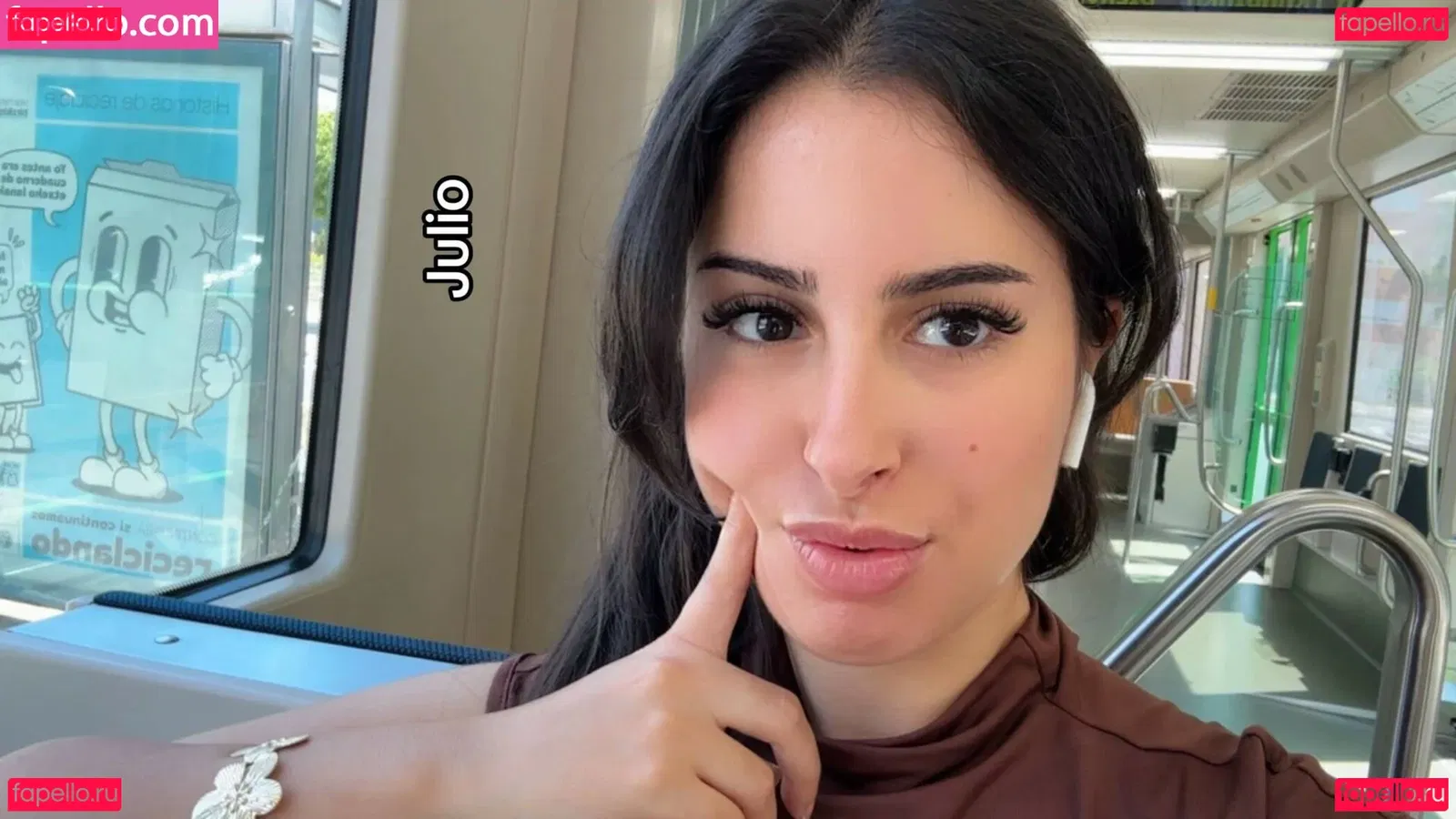 YiYi Onlyfans Photo Gallery 