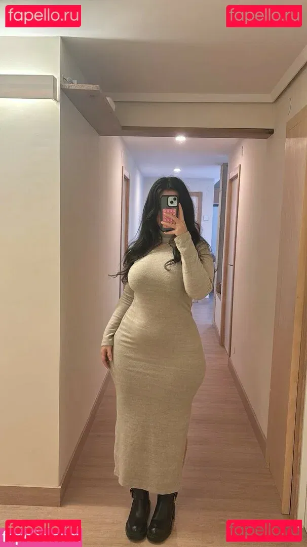 YiYi Onlyfans Photo Gallery 