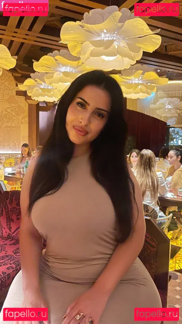 YiYi Onlyfans Photo Gallery 