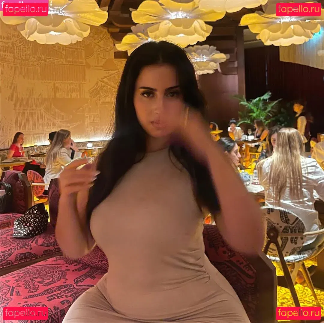 YiYi Onlyfans Photo Gallery 