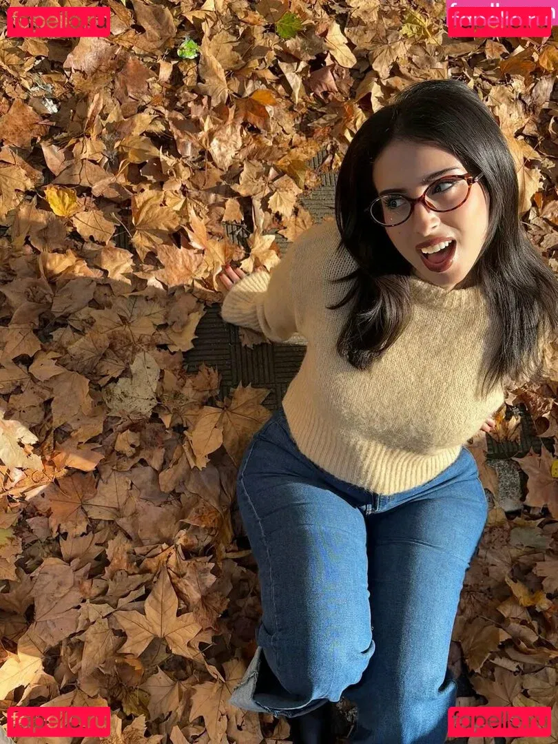 YiYi Onlyfans Photo Gallery 