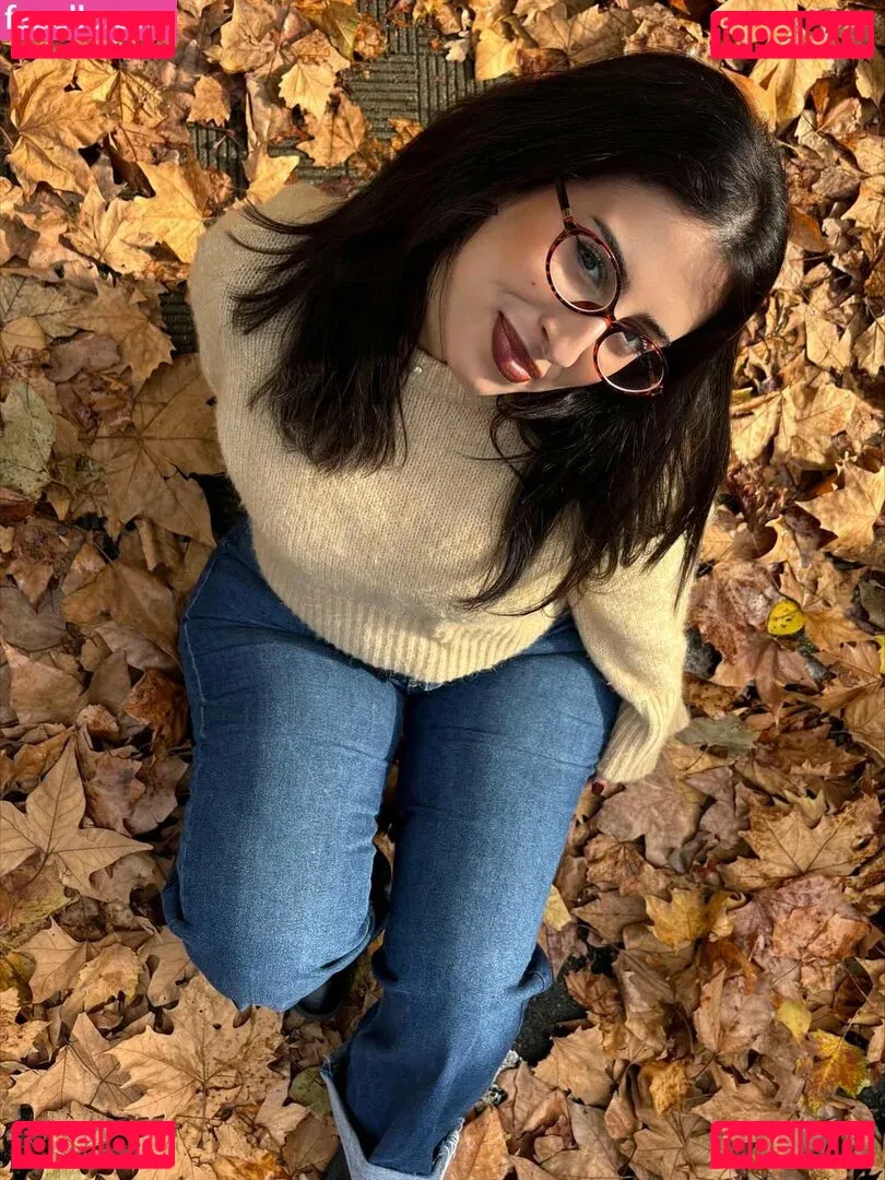 YiYi Onlyfans Photo Gallery 