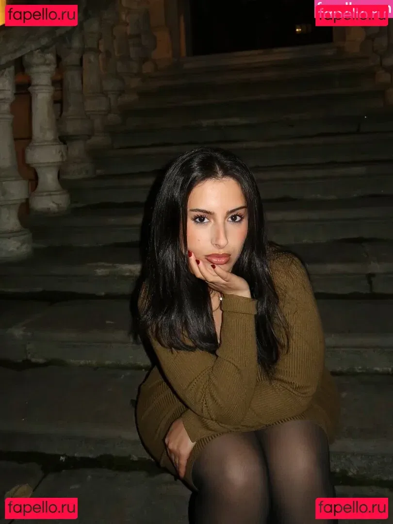 YiYi Onlyfans Photo Gallery 