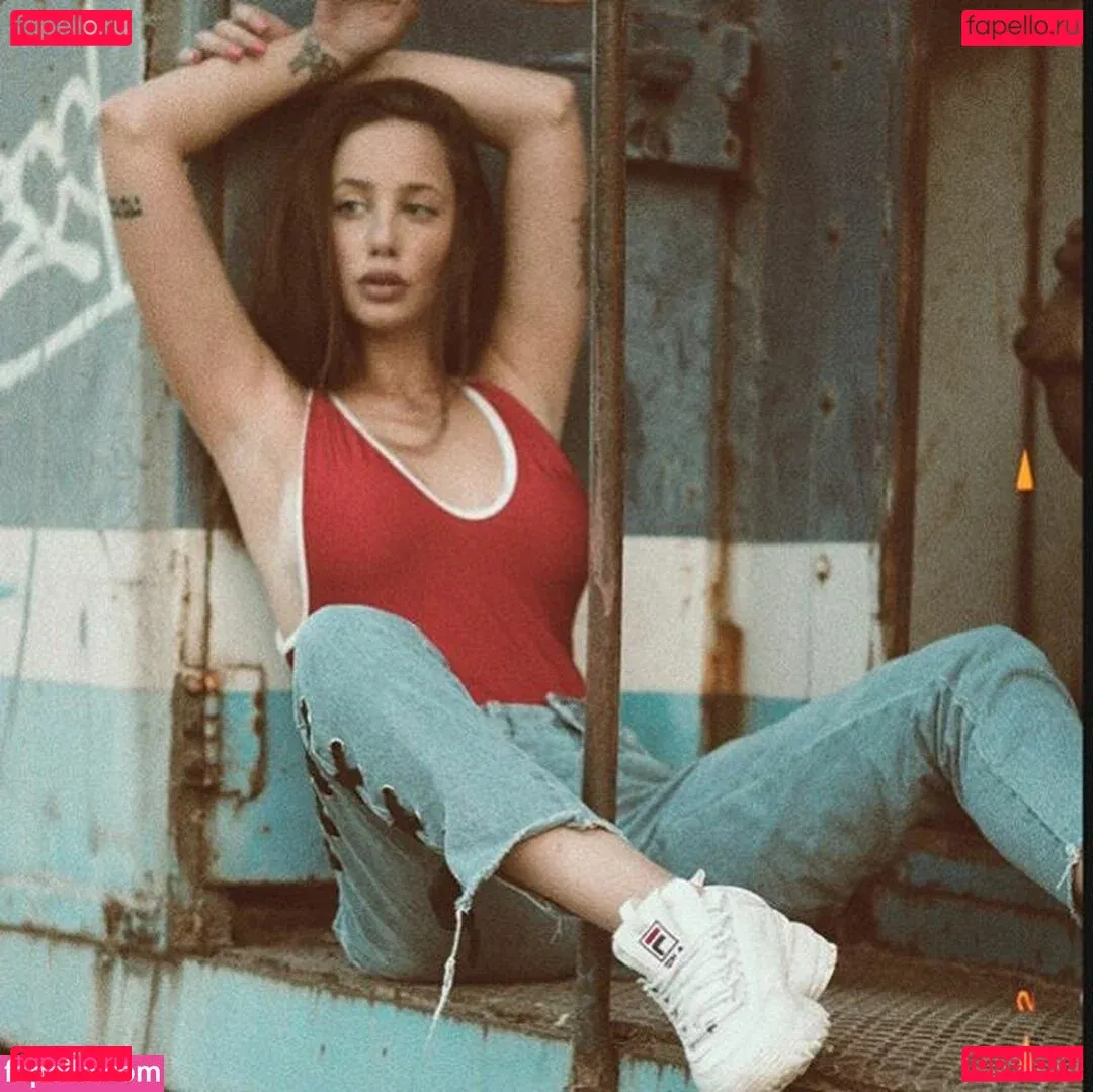 Emuna Zuzut Onlyfans Photo Gallery 