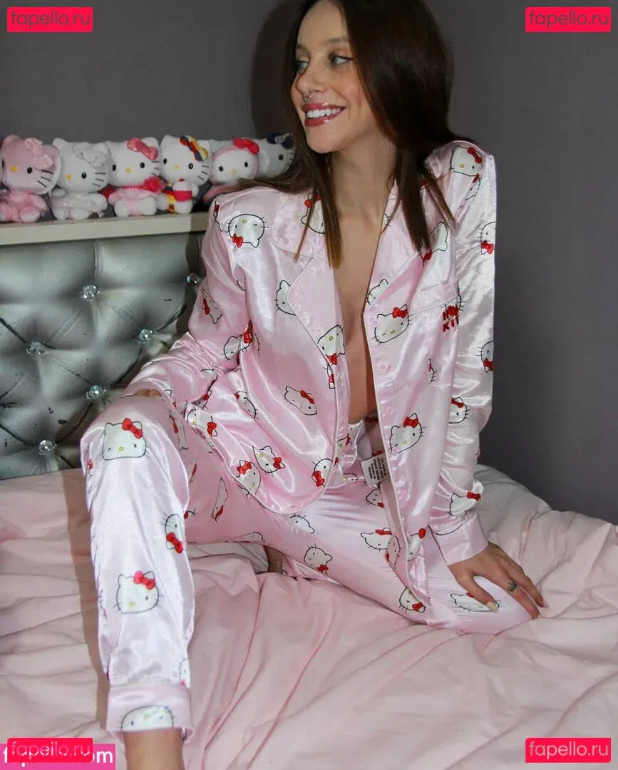 Emuna Zuzut Onlyfans Photo Gallery 