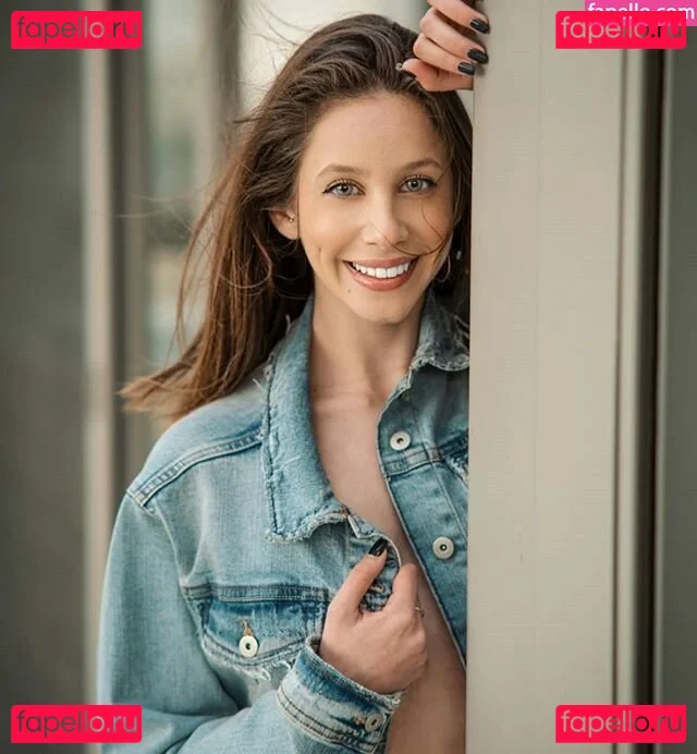 Emuna Zuzut Onlyfans Photo Gallery 