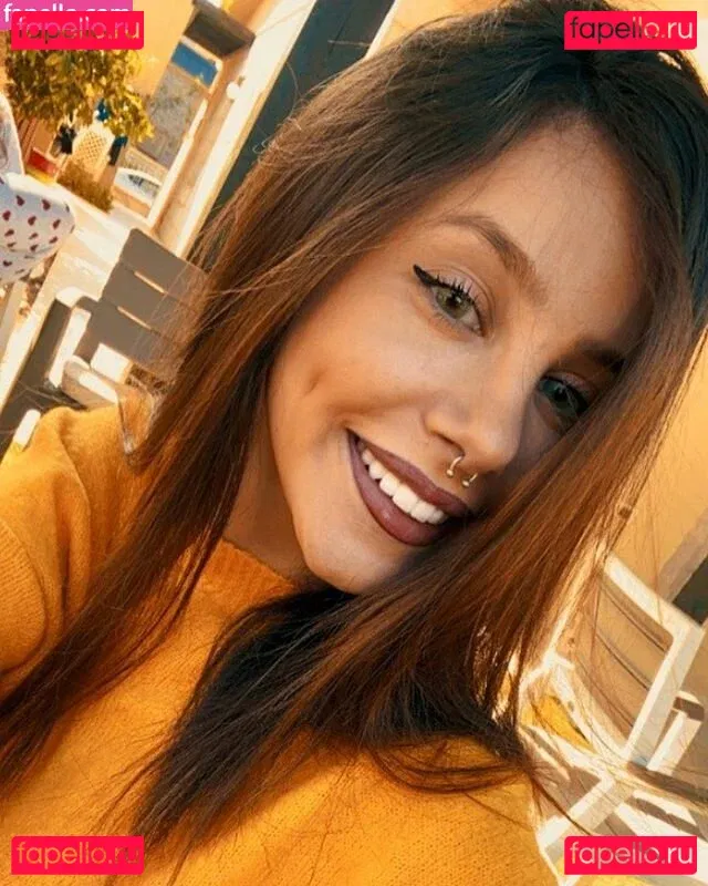 Emuna Zuzut Onlyfans Photo Gallery 