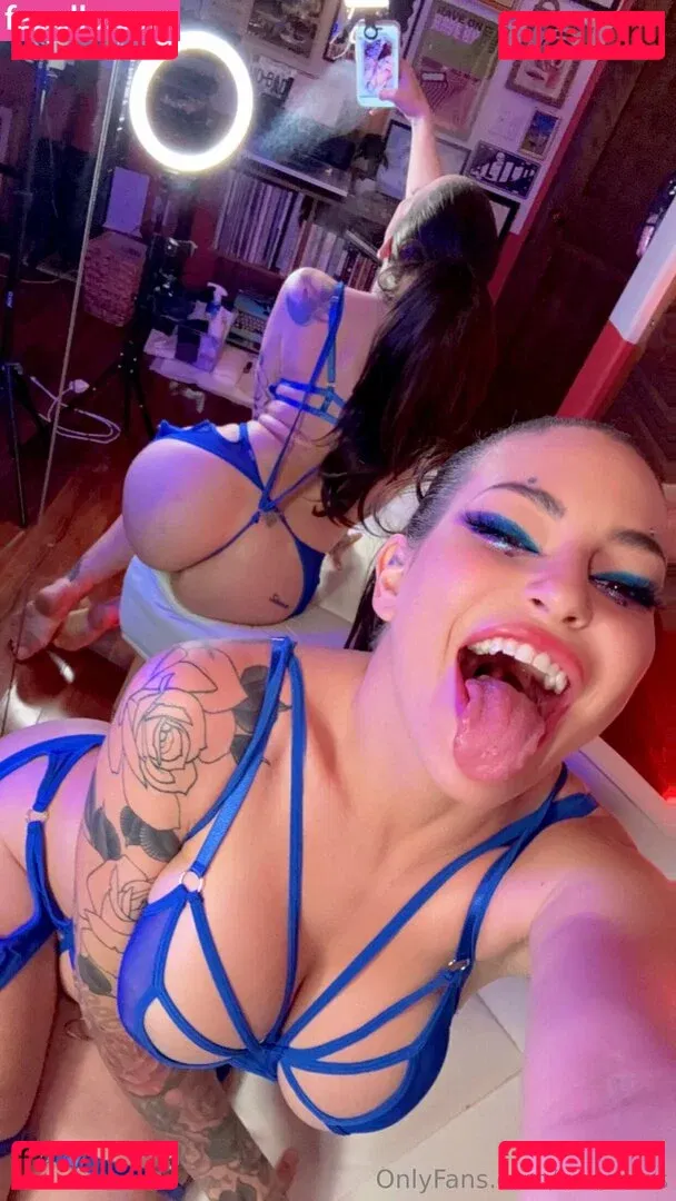 Kissasins Onlyfans Photo Gallery 