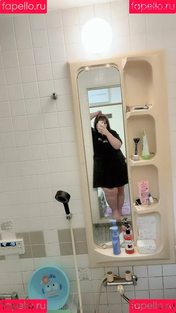 momom0_momochan Onlyfans Photo Gallery 