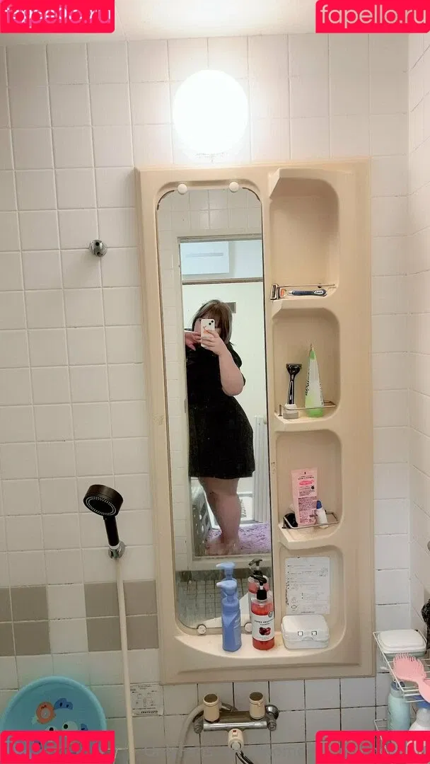 momom0_momochan Onlyfans Photo Gallery 