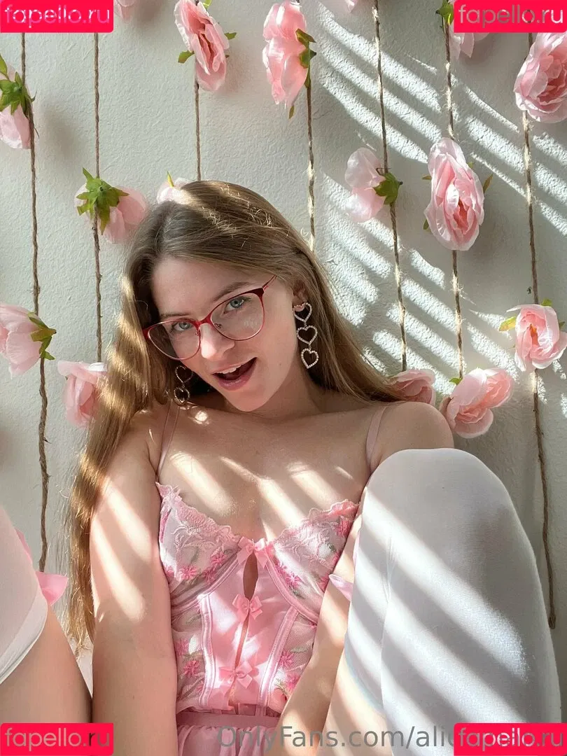 Alice March Onlyfans Photo Gallery 