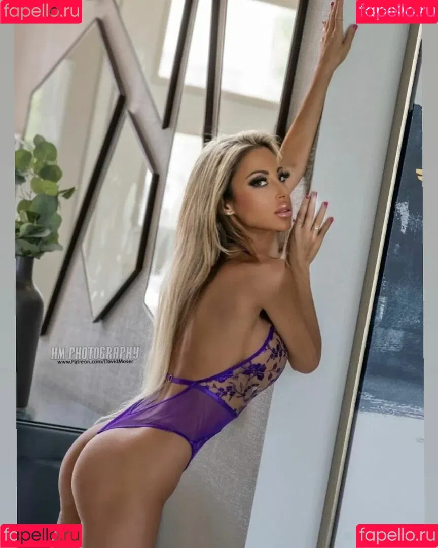 Robin Banks Onlyfans Photo Gallery 