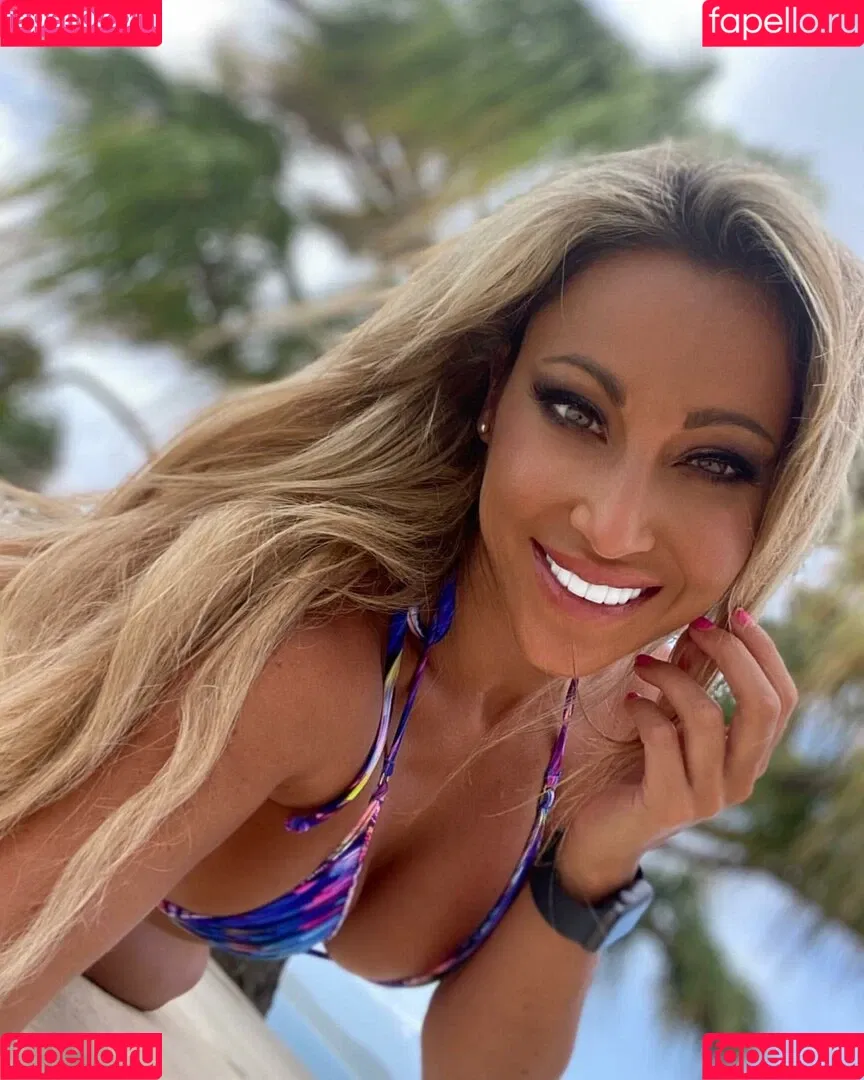 Robin Banks Onlyfans Photo Gallery 