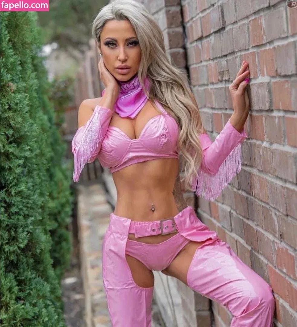 Robin Banks Onlyfans Photo Gallery 