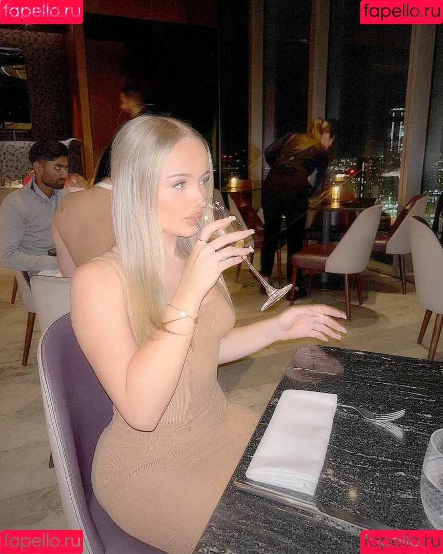 Mia Winward Dunn Onlyfans Photo Gallery 