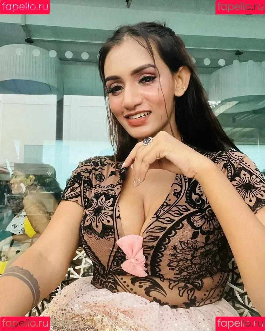 Katha Kali Chowhan Onlyfans Photo Gallery 