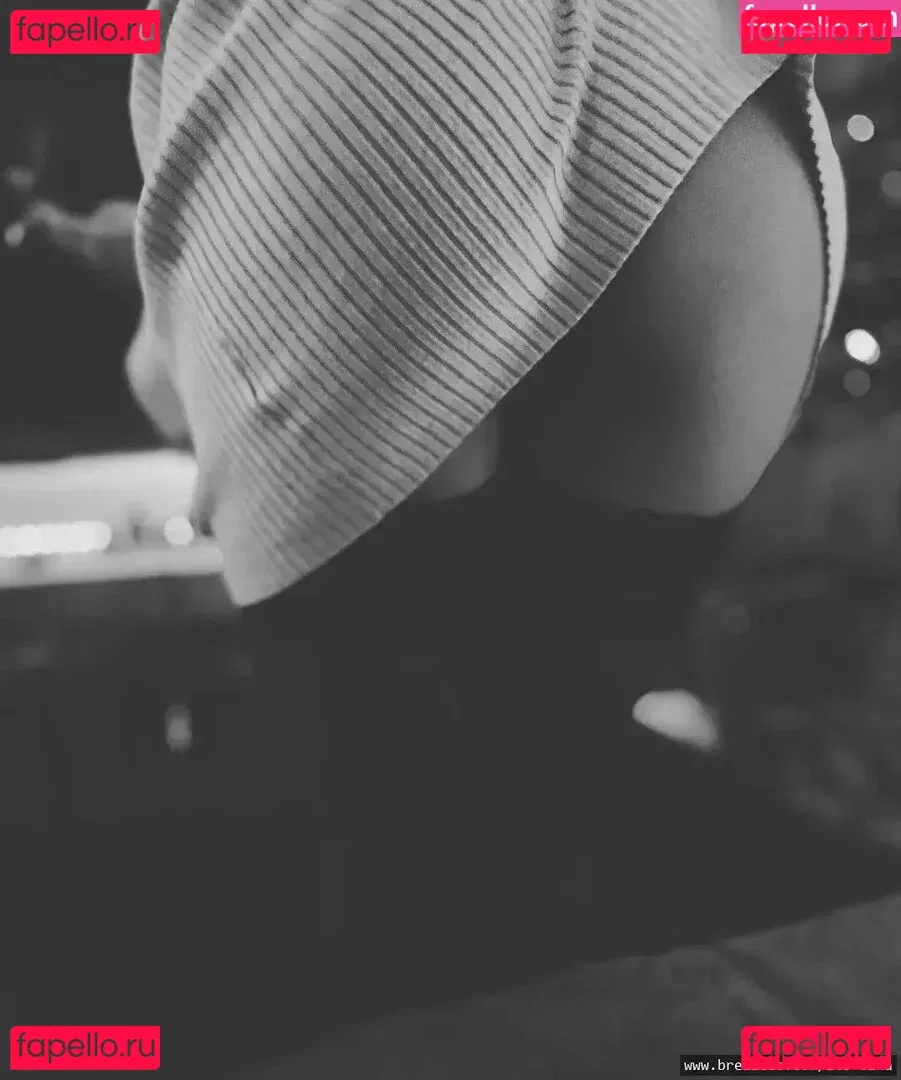 its-sina Onlyfans Photo Gallery 